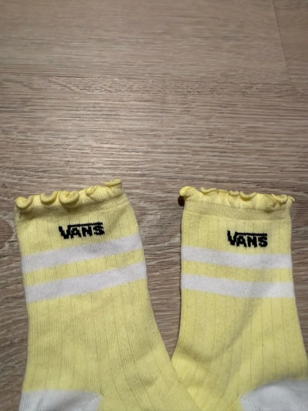 NWOT Vans Ruffled Crew Socks